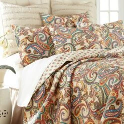 Alyssa Paisley Quilt and Pillow Sham Set - Levtex Home