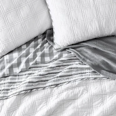 Eddie Bauer - Twin Lake Crescent Quilt & Sham Set Solid Gray 4 Eddie Bauer - Twin Lake Crescent Quilt & Sham Set Solid Gray - Image 2