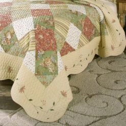 The Lakeside Collection Lakeside Oakbrook Bed Quilt with Vermicelli Stitching and Floral Embroidery