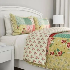 Hastings Home Hypoallergenic/Soft Microfiber Sweet Dreams Patchwork Pastel Floral Print Quilt & Sham Set Multicolored -QUILTS Sales unnamed file 3566