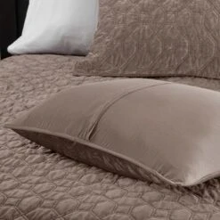 Madison Park Mercer Polyester Velvet Quilted Quilt Set Olive 15 Madison Park Mercer Polyester Velvet Quilted Quilt Set Olive -QUILTS Sales unnamed file 3719