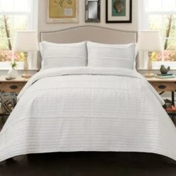 Lush Decor White Pom Pom Stripe Quilt Set - Lush Décor -QUILTS Sales unnamed file 3948