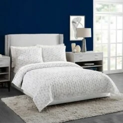 Best Quilts 2022 46 Cross Diamond Quilt - Ayesha Curry