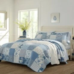 Laura Ashley Paisley Patchwork Quilt Set -QUILTS Sales unnamed file 4089
