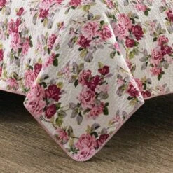 Lidia Quilt Set Laura Ashley -QUILTS Sales unnamed file 4147