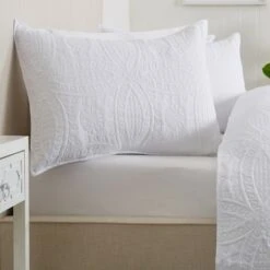 Great Bay Home Pinsonic Medallion 3-Piece Quilt Set With Shams Clara Collection